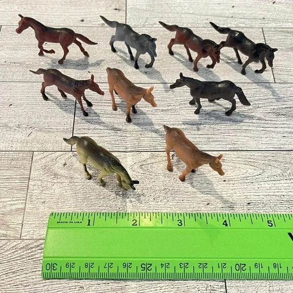 VTG Lot Of 9 Miniature Horse Figurines China Mixed Colors Poses Plastic Lot #7 - Picture 8 of 8